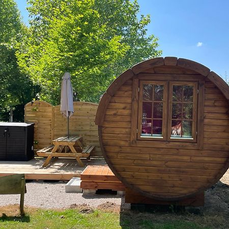 Tonneau Herbergement Insolite Au Camping Des Nieres Ebreuil 외부 사진