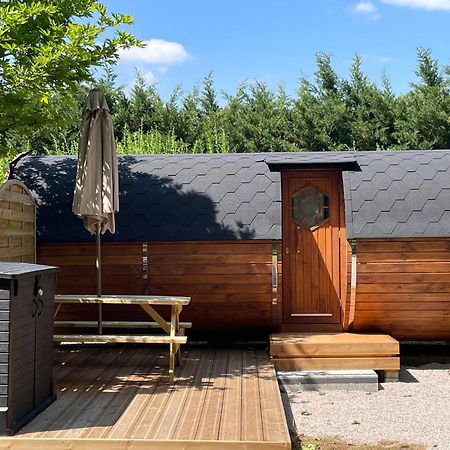 Tonneau Herbergement Insolite Au Camping Des Nieres Ebreuil 외부 사진