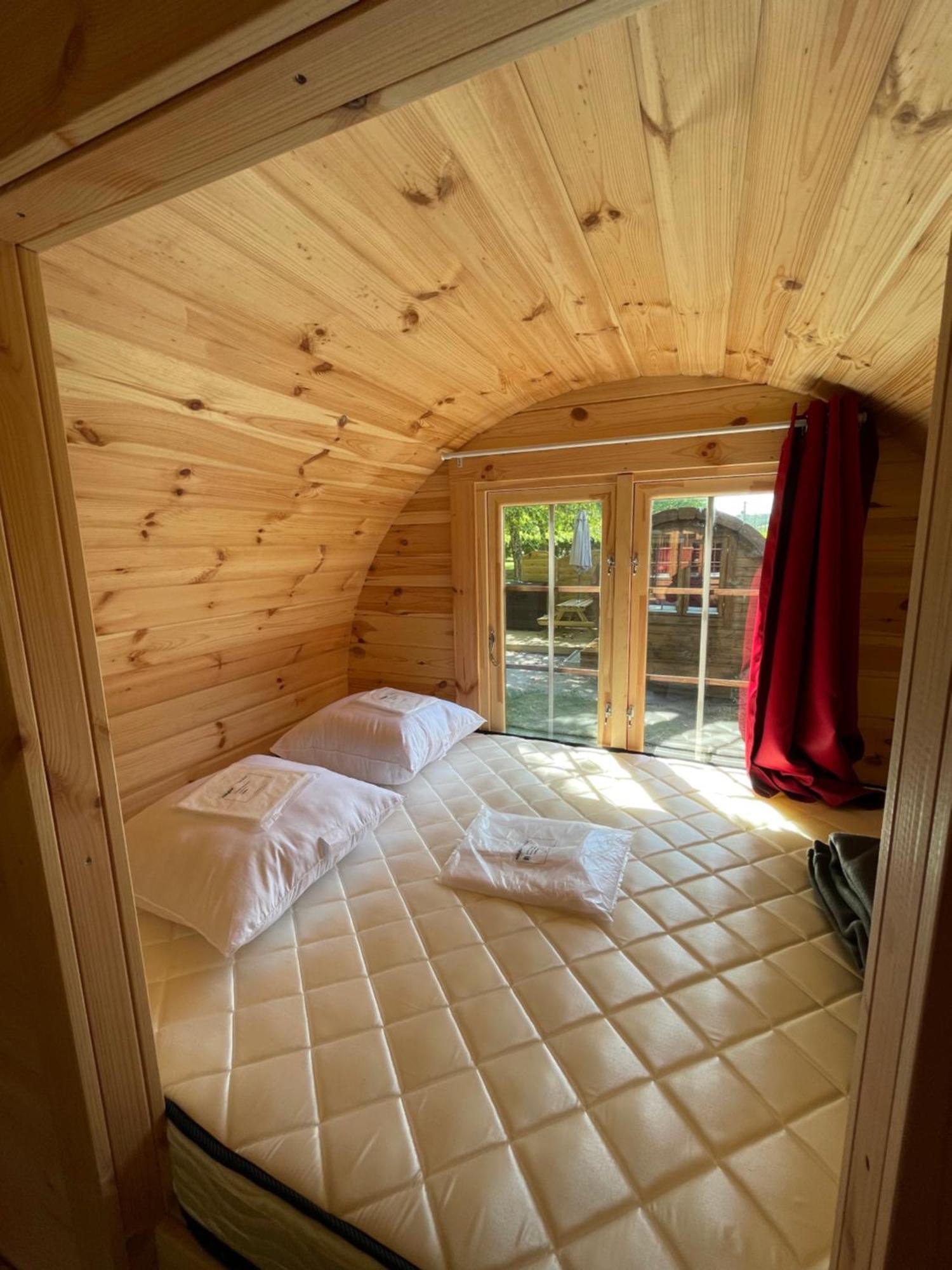 Tonneau Herbergement Insolite Au Camping Des Nieres Ebreuil 외부 사진