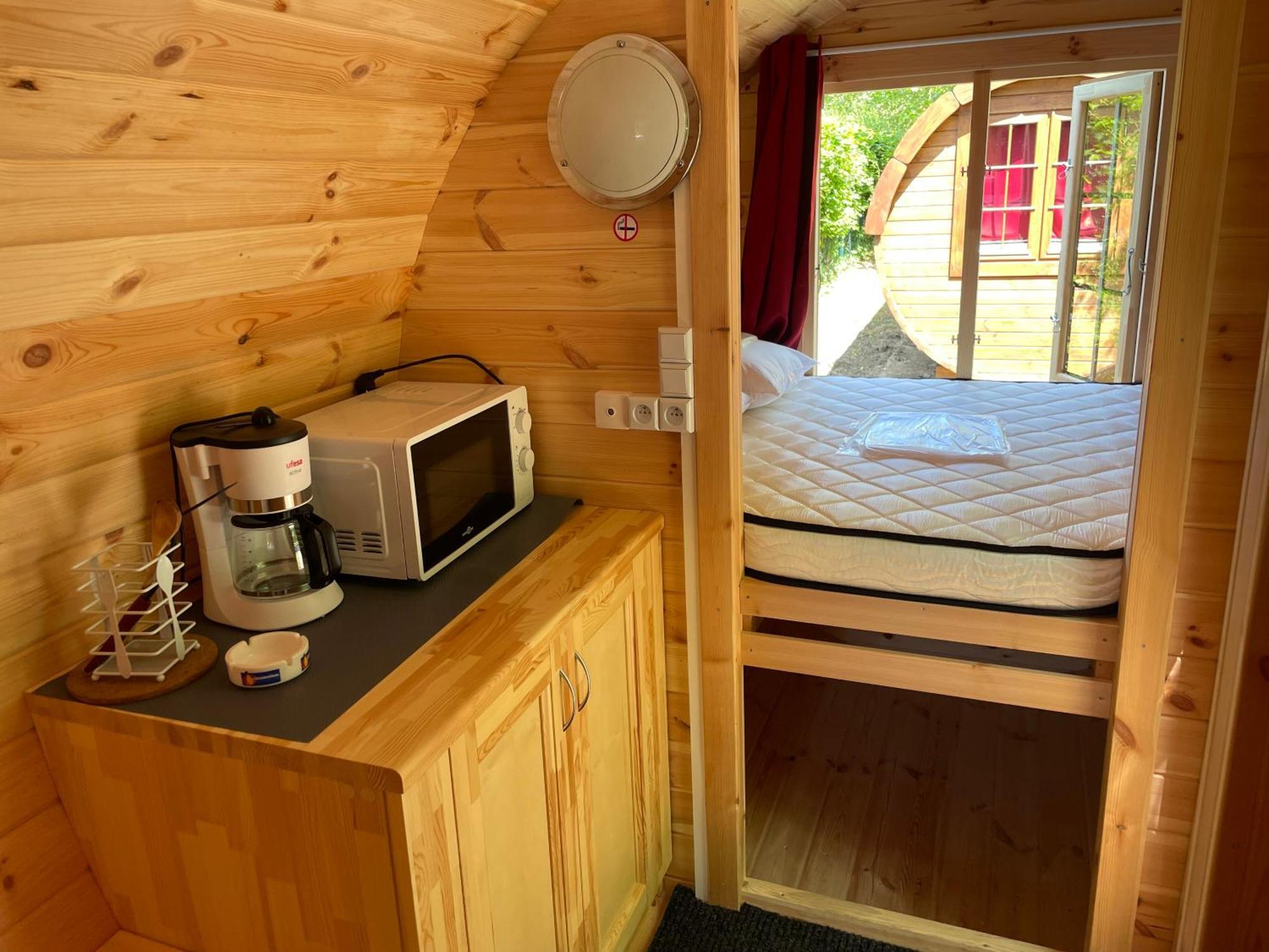 Tonneau Herbergement Insolite Au Camping Des Nieres Ebreuil 외부 사진