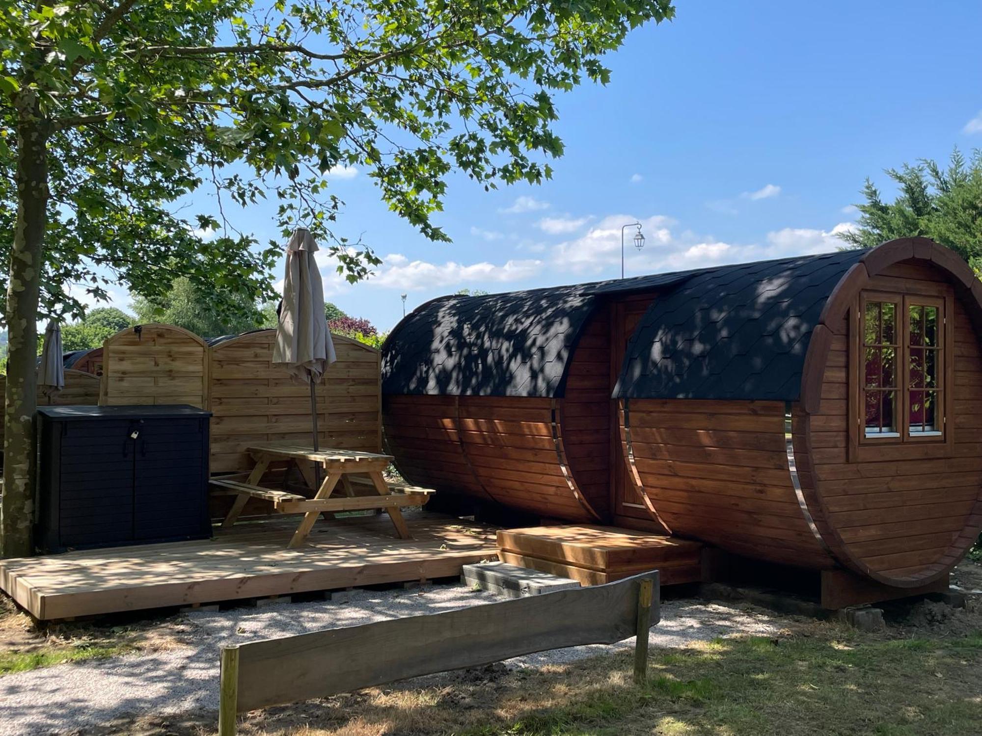 Tonneau Herbergement Insolite Au Camping Des Nieres Ebreuil 외부 사진