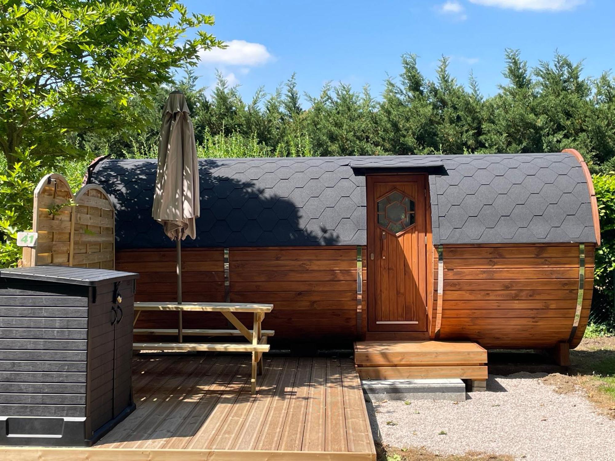 Tonneau Herbergement Insolite Au Camping Des Nieres Ebreuil 외부 사진